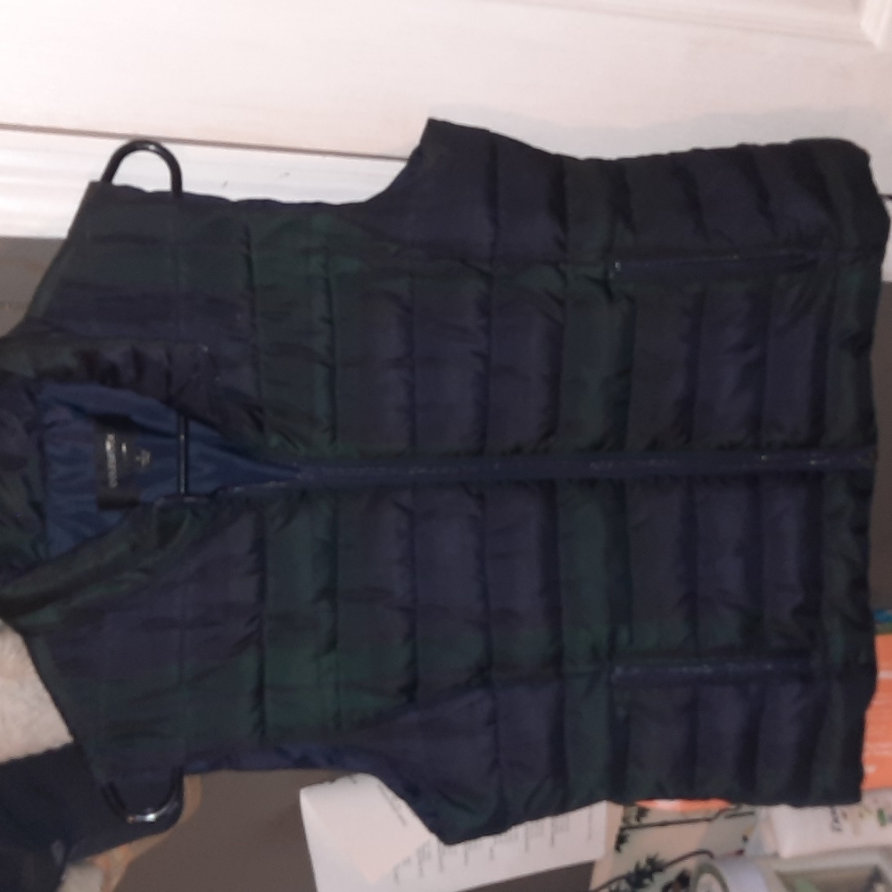 ColeBrook Women's Size Med Puffy Vest. 100% Polyester. Like NEW NEVER WORN!